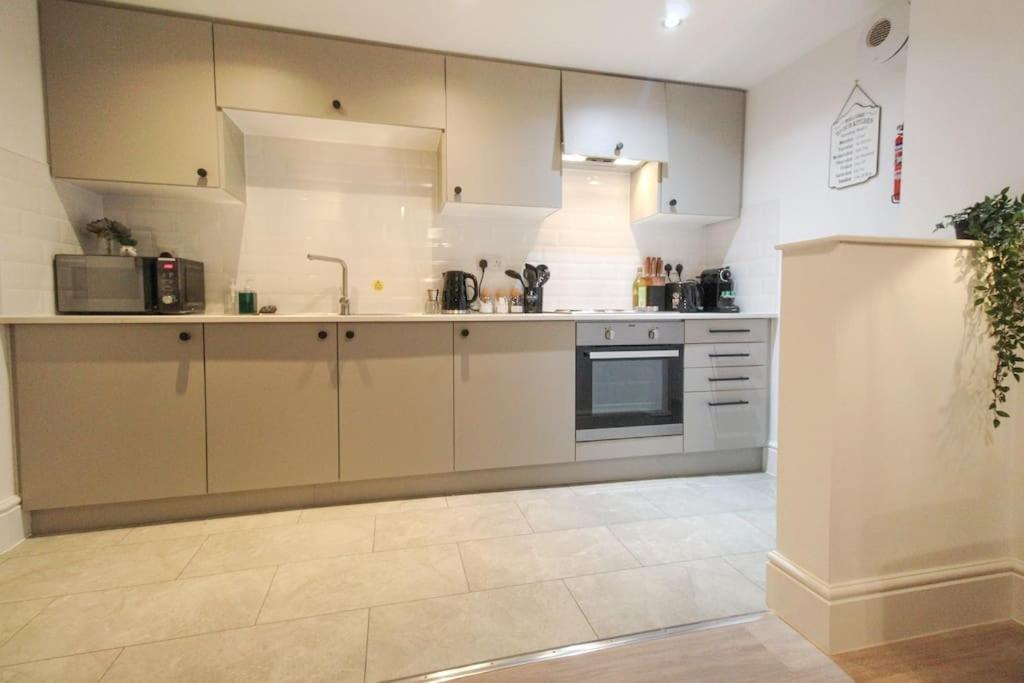 Spacious 1 Bed Apartment 1 Minute Walk From Square นอตติงแฮม ภายนอก รูปภาพ