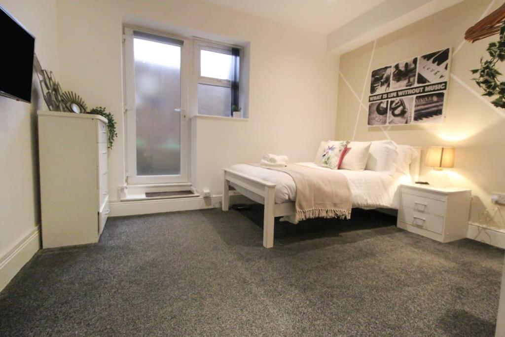 Spacious 1 Bed Apartment 1 Minute Walk From Square นอตติงแฮม ภายนอก รูปภาพ