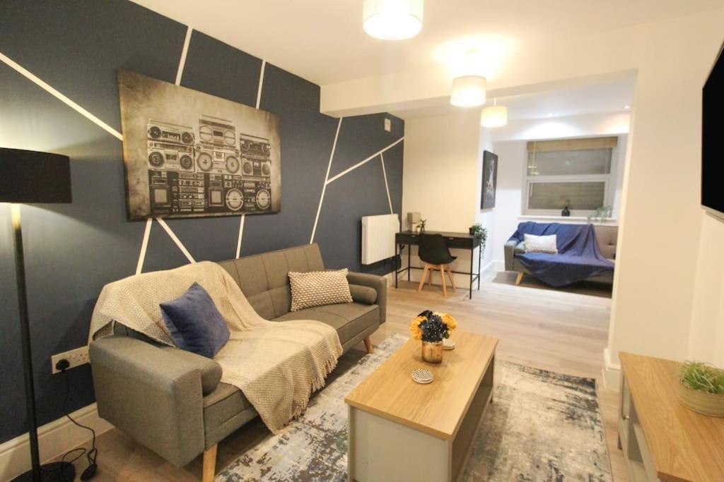 Spacious 1 Bed Apartment 1 Minute Walk From Square นอตติงแฮม ภายนอก รูปภาพ