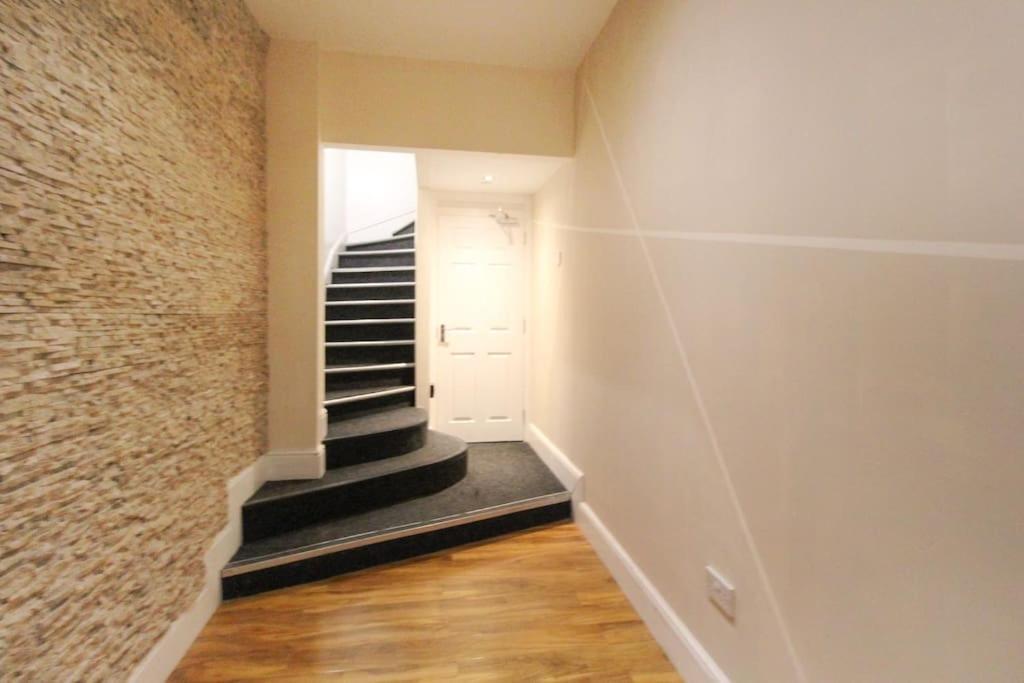 Spacious 1 Bed Apartment 1 Minute Walk From Square นอตติงแฮม ภายนอก รูปภาพ