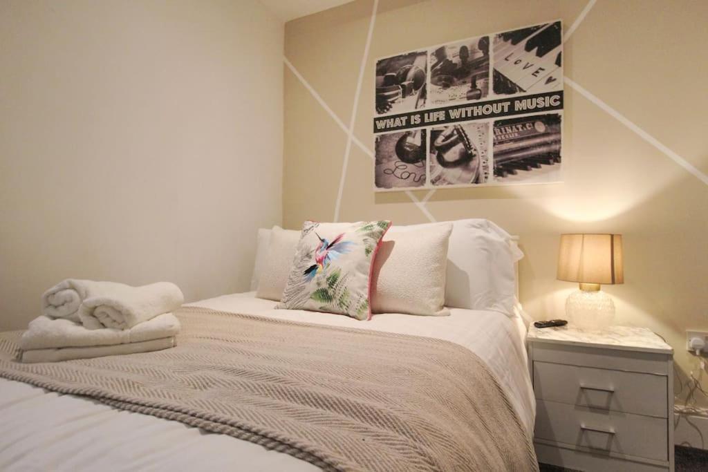 Spacious 1 Bed Apartment 1 Minute Walk From Square นอตติงแฮม ภายนอก รูปภาพ